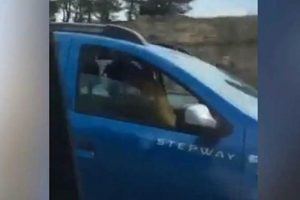 Trafikte şoke eden g&ouml;r&uuml;nt&uuml;!