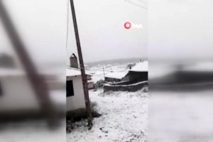 Ankara'nın y&uuml;ksek kesimlerine kar yağdı