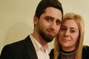 Anne, karnındaki &uuml;&ccedil;&uuml;zleriyle hastanede &ouml;ld&uuml;, &ccedil;ifte soruşturma başlatıldı