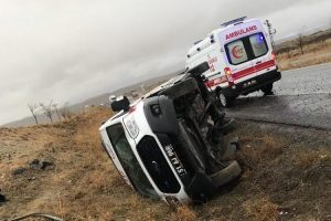 Hasta taşıyan ambulans kaza yaptı