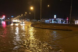 Sağanak yağış hayatı olumsuz etkiledi