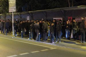 Bedelli kuyruğu gece de devam etti