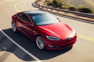 Tesla, kar etmeye devam ediyor