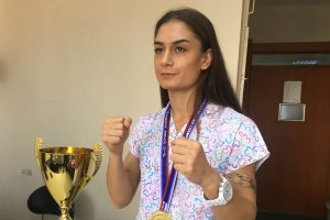 Kick boks&ccedil;u hemşire Avrupa Şampiyonu oldu