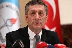 Sel&ccedil;uk: Yabancı dil neden zorunlu olsun?