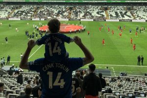 Cenk Tosun o taraftara duyarsız kalmadı
