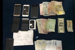 İzmir'de FET&Ouml;'n&uuml;n gaybubet evlerine şok baskın
