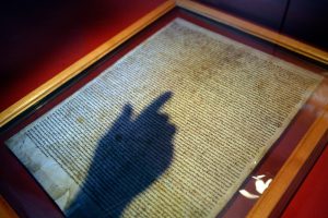 Katedralden orijinal Magna Carta'yı &ccedil;alma girişimi