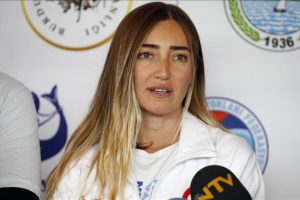 Şahika Erc&uuml;men: Rekorumuz &uuml;lkemize hayırlı uğurlu olsun