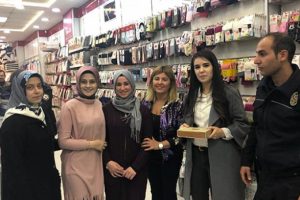 Suriyeli kızın bulduğu altın dolu kutu, sahibine teslim edildi