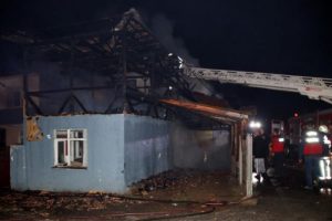 Kalorifer kazanı patladı, ardiye alev alev yandı