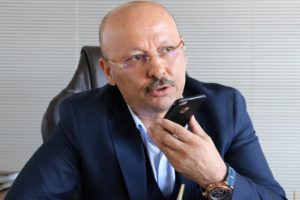 Bir g&uuml;n &ouml;nce vali ile g&ouml;r&uuml;şt&uuml; ertesi g&uuml;n gelen telefonla şoke oldu!