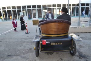 Bursa'da &uuml;retildi! Elektrikli arabalarda klasik devri