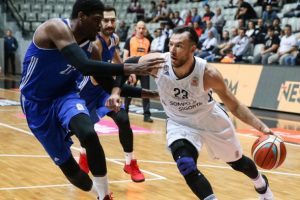 Beşiktaş Sompo Japan evinde kazandı