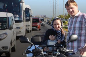 Antalya'da trafiği alt&uuml;st ettiler! Polis yardımlarına koştu
