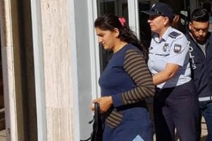 Kocası boşanmak istemeyince levye ile yaraladı