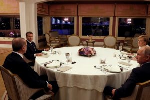 Liderler zirve sonrası birlikte yemek yedi