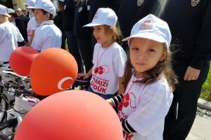 4.4 milyon &ccedil;ocuk "trafik dedektifi" oldu