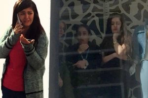 Balkondan zemine d&uuml;şen kadın &ouml;ld&uuml;