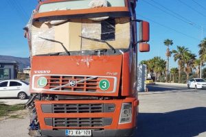 Hurdaya d&ouml;nen TIR'la şehirler arası yolculuk yaptı