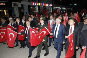 Bursa'da Cumhuriyet coşkusu fener alayı ile başladı