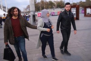 Filistinli kadının bileziğini &ccedil;alan Suriyeli yakalandı