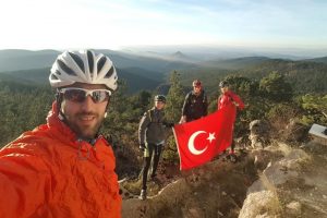 Cumhuriyet i&ccedil;in bin 670 metre tırmandılar