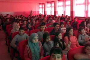 &Ouml;ğrencilere 'yeterli ve dengeli beslenme' semineri