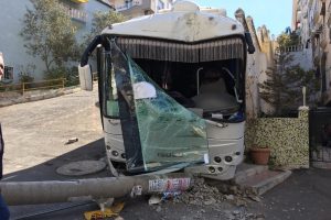 Freni boşalan midib&uuml;s dehşet sa&ccedil;tı