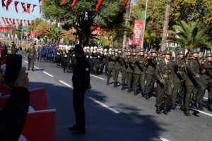 İstanbul'da kutlamaların adresi Vatan Caddesi