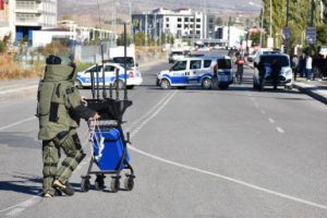 &Uuml;niversite kamp&uuml;s&uuml;nde ş&uuml;pheli paket alarmı