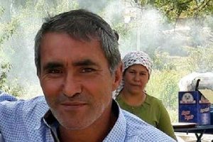 Devrilen trakt&ouml;r&uuml;n&uuml;n altında can verdi