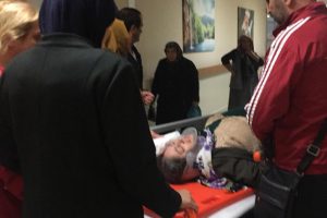 Bursa'da &ccedil;arptığı kadının yanından ayrılmadı