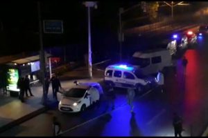 İstanbul'da ara&ccedil; i&ccedil;erisindeki şahsa silahlı saldırı