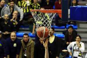 Fenerbah&ccedil;e &uuml;st &uuml;ste ikinci galibiyetin peşinde