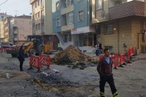Doğalgaz borusu delindi, bir adan alevler y&uuml;kseldi