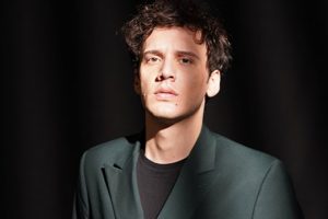 Edis'in pantolonu sosyal medyayı salladı