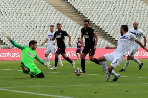 Fatih Karag&uuml;mr&uuml;k 4 golle turladı