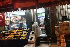 Gece yarısı silahlı market soygunu