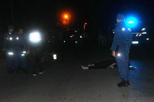 Motosiklet yayalara &ccedil;arptı: 1 &ouml;l&uuml;, 1 yaralı