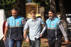Donarak şehit olan askerlere hakaret eden &ccedil;ocuğa ev hapsi