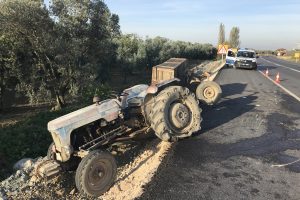Bursa İznik'te trakt&ouml;rler &ccedil;arpıştı: 1 yaralı
