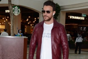 Sinan Ak&ccedil;ıl alışveriş turunda