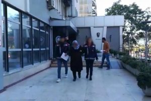 Bursa'da bebek arabasından 100 bin liralık ziynet eşyası &ccedil;alındı