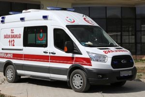 Havalimanı personelini taşıyan servis kaza yaptı