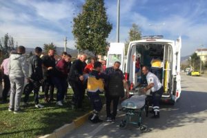 Patpat ile otomobil &ccedil;arpıştı: 2 yaralı