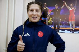 Yasemin Adar'a b&uuml;y&uuml;k onur