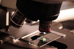 Atomlar, boşluktaki nesneleri &ccedil;eken ışınla kapana kıstırıldı