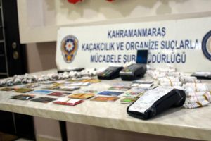 Tefecilere operasyon: 3 g&ouml;zaltı