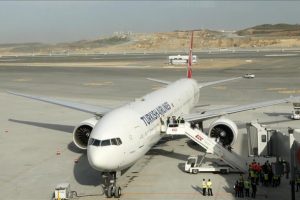 İstanbul Havalimanı varışlı ilk u&ccedil;ak piste teker koydu